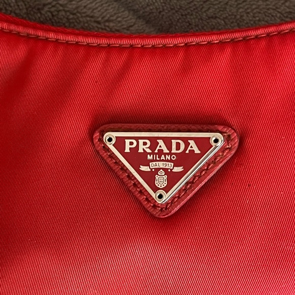 Red Re-Nylon Prada Re-Edition 2000
mini-bag - Picture 6 of 11